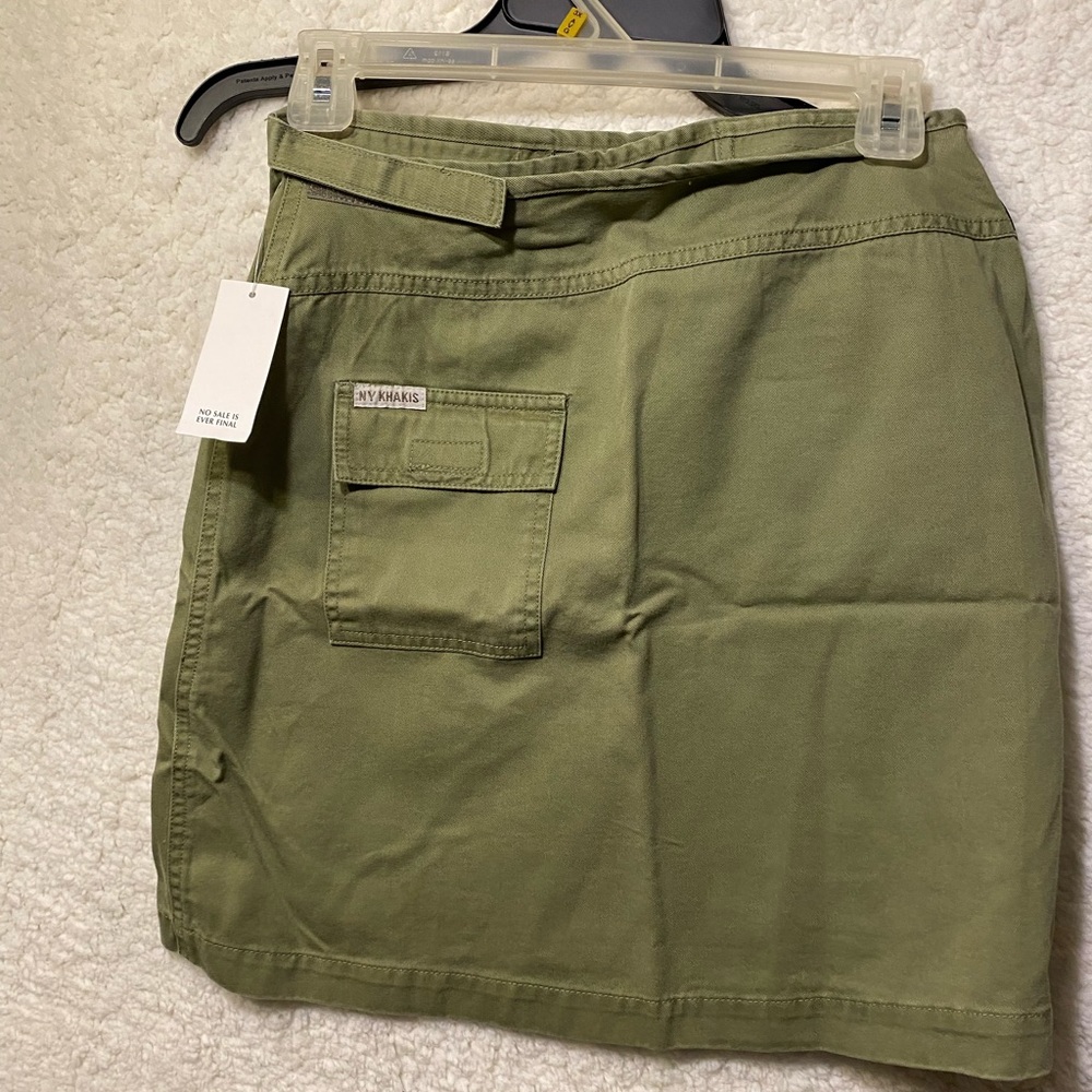 2 NY Kakis wrap around skirts